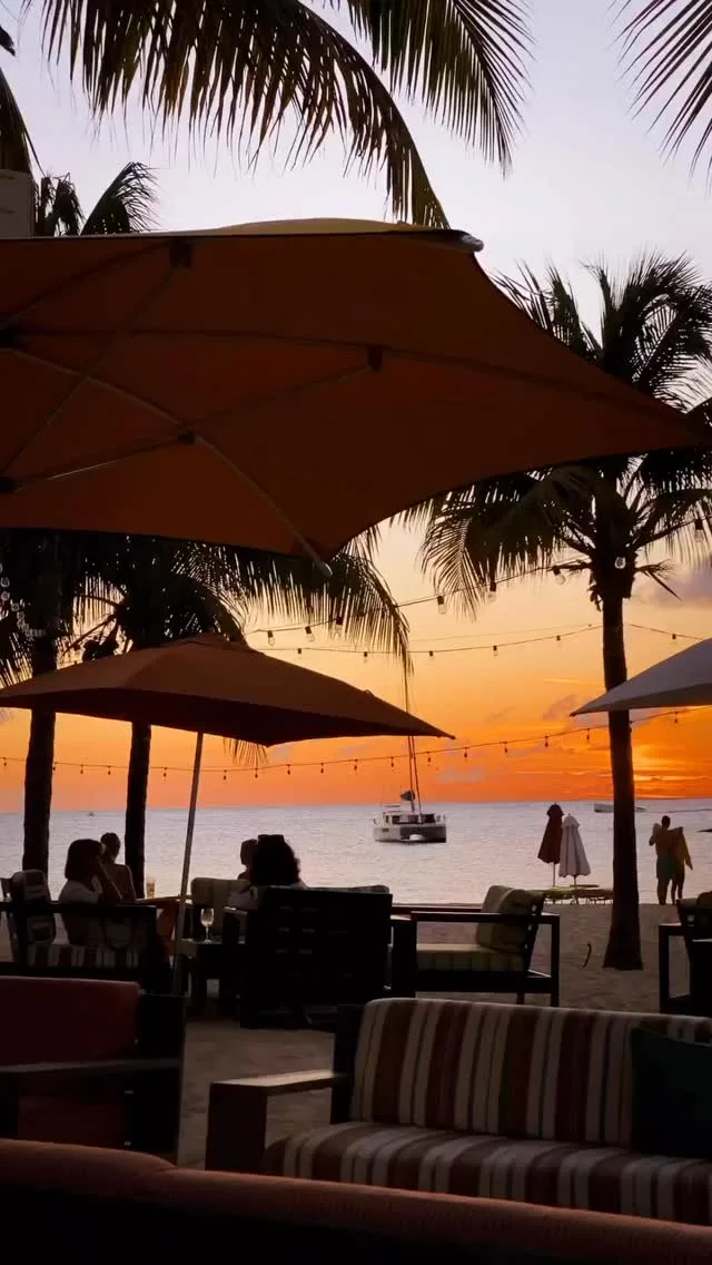 Witness truly majestic sunsets at Leon’s that illuminate the horizon and set the scene for the perfect ambiance. 

#leonsatmeadsbay #malliouhana #anguilla 

🎥: @japrotravel